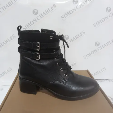 BOXED PAIR OF DUNE PAXAN BOOT BLACK LEATHER SIZE 6