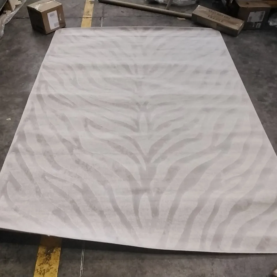 QUAMINE ANIMAL PRINT AREA RUG APPROXIMATELY 160X220CM