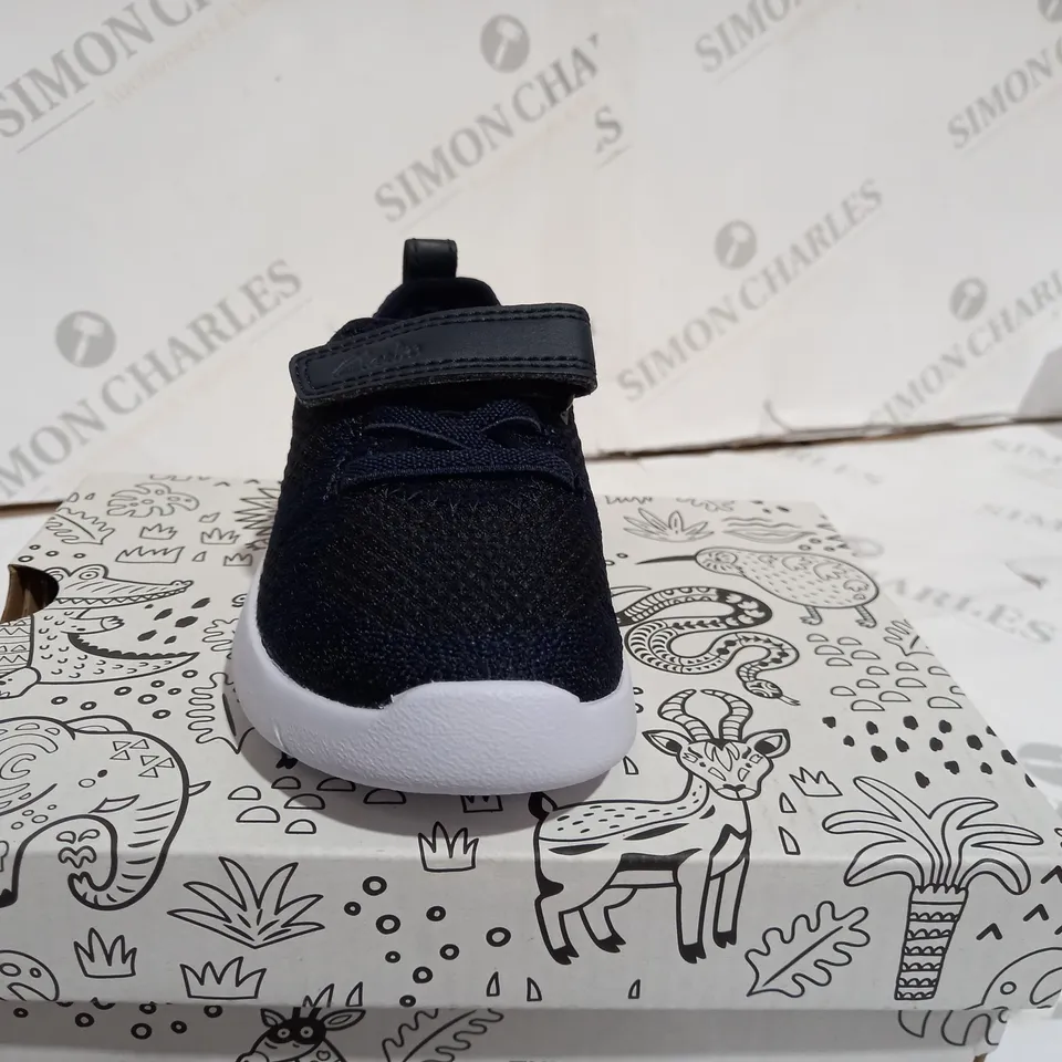 BOXED CLARKS ATH FLUX T NAVY SIZE - UK 6 CHILDREN 