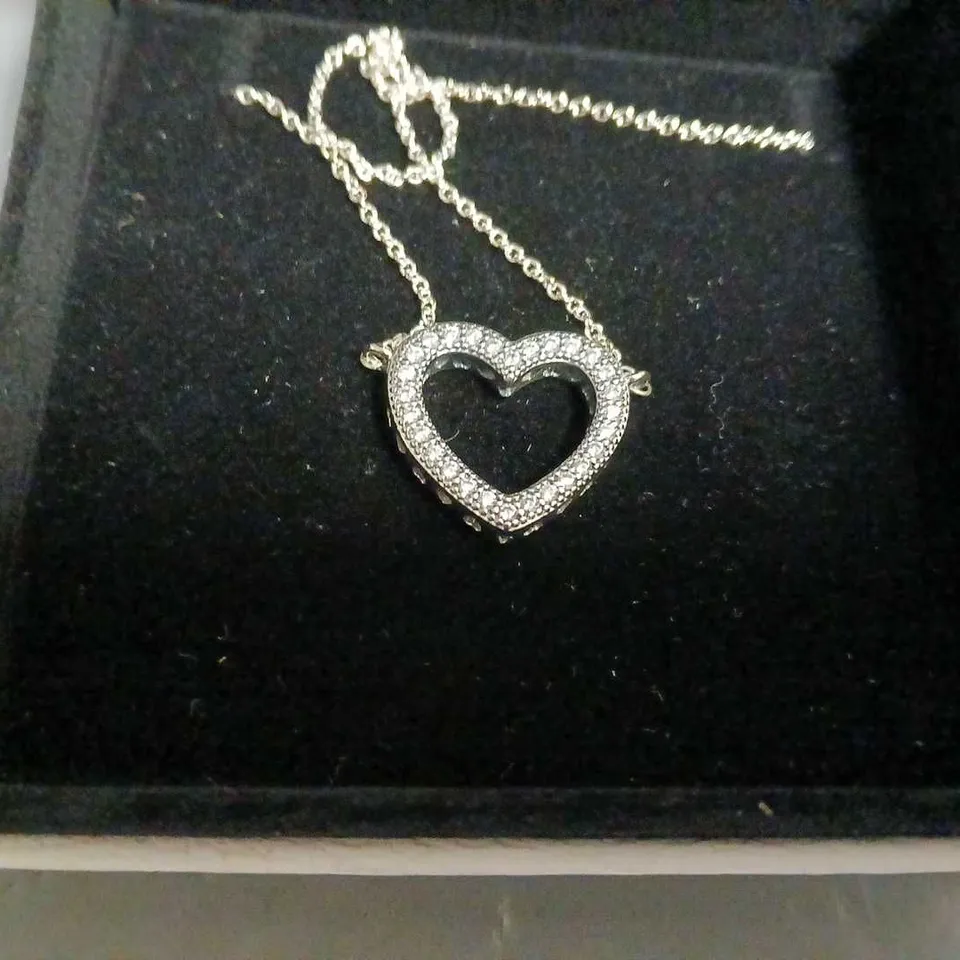 BOXED PANDORA NECKLACE WITH HEART 