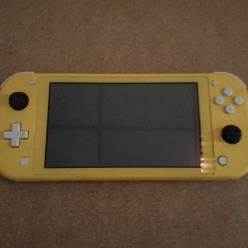 NINTENDO SWITCH LITE – YELLOW