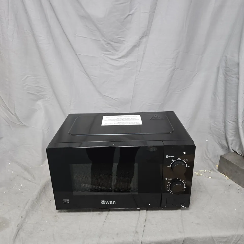 SWAN 20L 700W MANUAL MICROWAVE - BLACK - COLLECTION ONLY 
