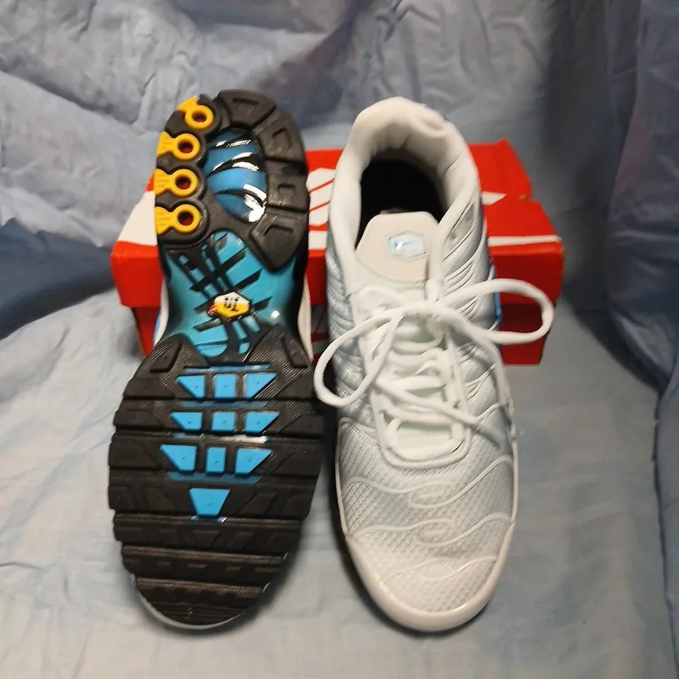 NIKE AIR MAX SNEAKERS – UK 8 (US 9, BR 41, EUR 43)