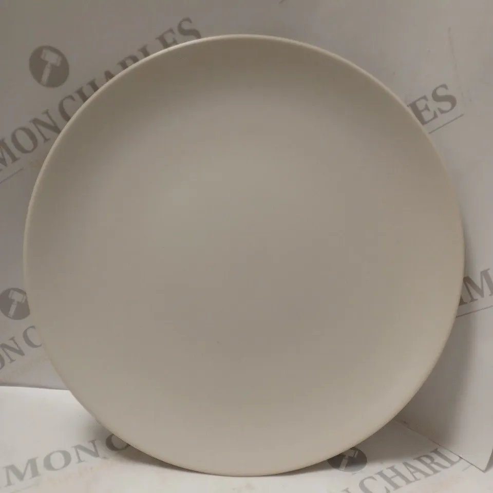 BRAND NEW BOXED CESIRO 12 PIECE DINNER SET TO INCLUDE LARGE PLATE SMALL PLATE AND BOWL IN MATT WHITE / COLLECTION ONLY 