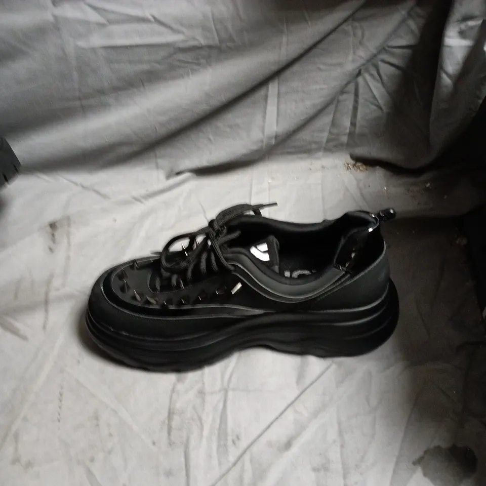 KOI BLACK PLATFORM SHOES WITH PATENT DETAILING – UK SIZE 6