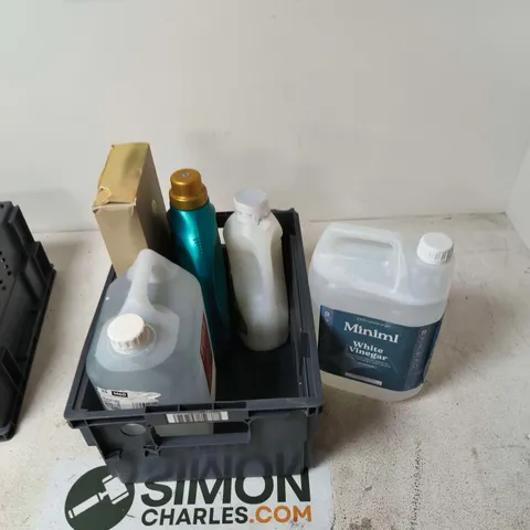TOTE OF APPROXIMATELY 5 ASSORTED LIQUIDS TO INCLUDE: 5L WHITE VINEGAR