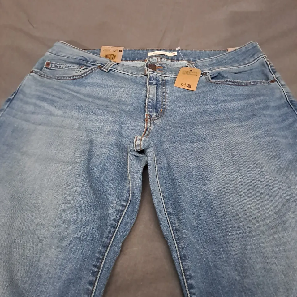 LEVI'S SUPERLOW FLARE IN DENIM - SIZE W33 X L32