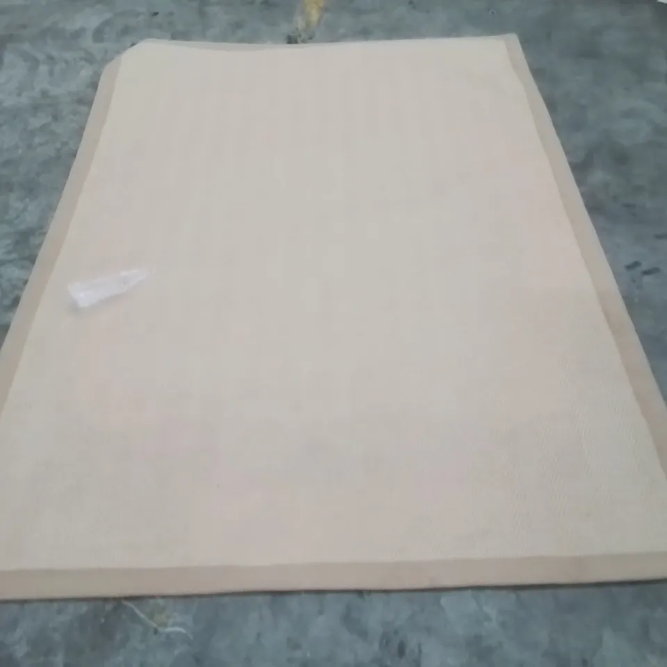 QUALITY DESIGNER AREA RUG - APPROXIMATELY 200X140CM