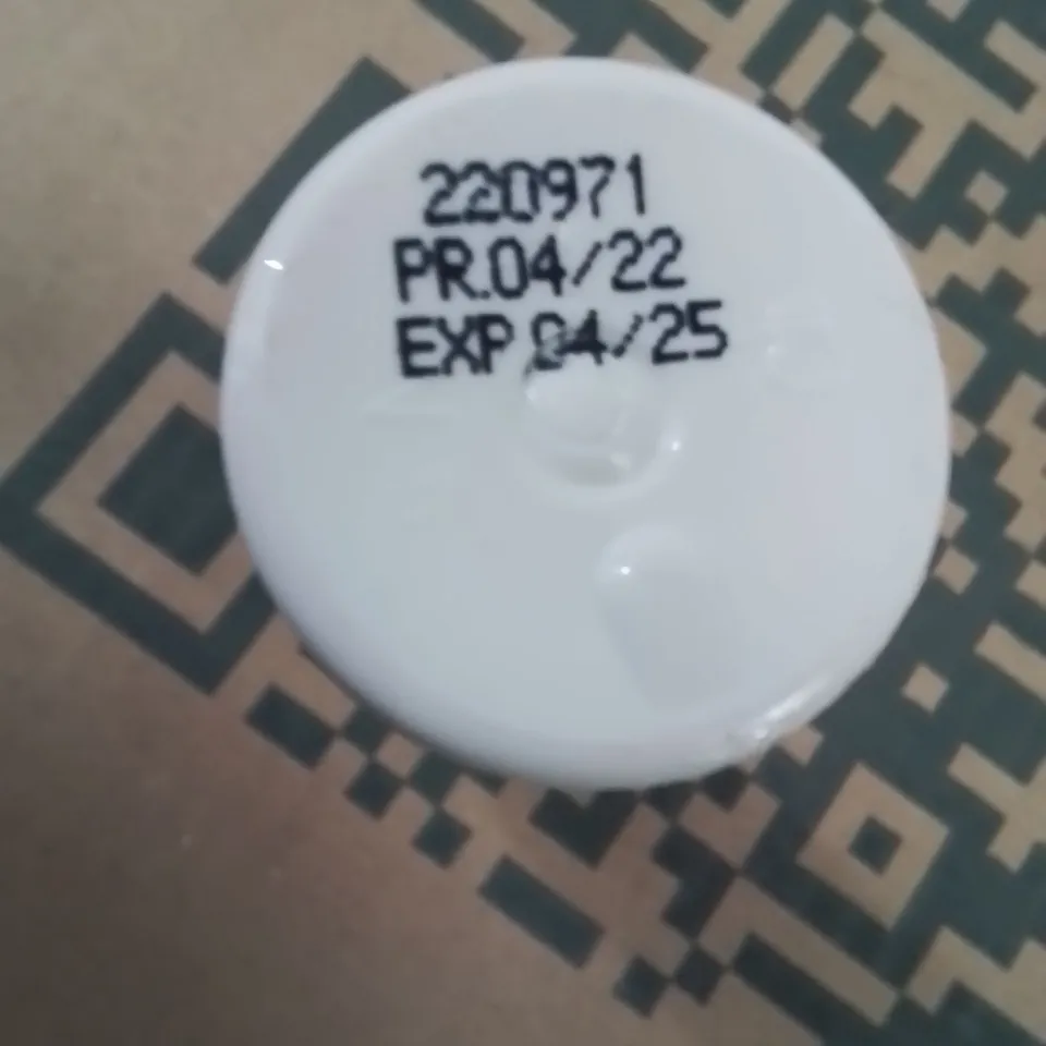 BOX TO CONTAIN APPROXIMATELY 240 BEAUTY WORKS 10IN1 MIRACLE SPRAY EXPIRY 04/25