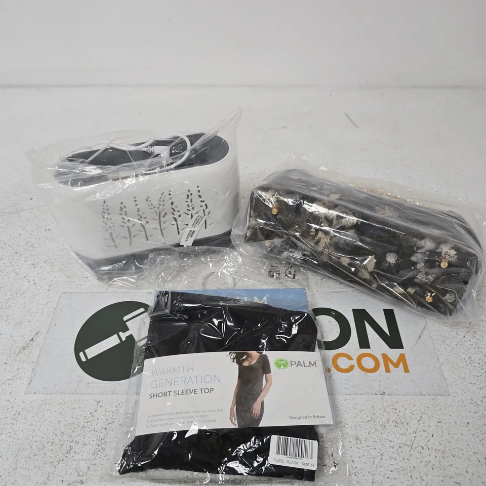 APPROXIMATELY 15 ASSORTED HOUSEHOLD/CLOTHING PRODUCTS TO INCLUDE HANDBAGS, DIFFUSER, WARMTH GENERATION TOP ETC