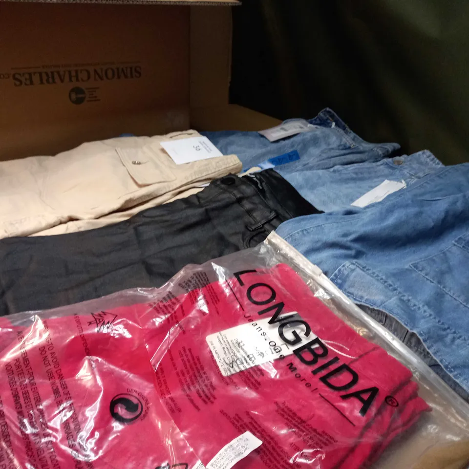 BOX OF APPROX 10 ASSORTED JEANS/DENIM ITEMS VARYING IN SIZE/COLOUR/STYLE