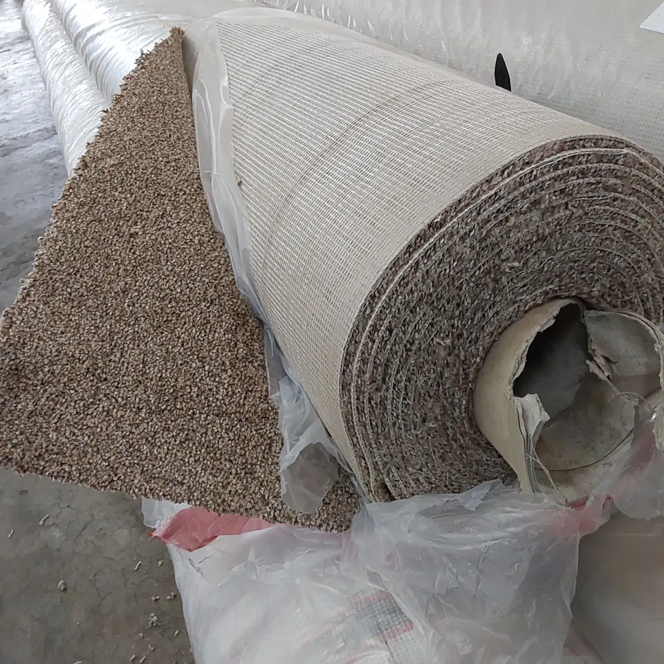 ROLL OF QUALITY STAINAWAY HARVEST HEATHERS CHESTNUT CARPET // SIZE: APPROXIMATELY 4 X 9.1m