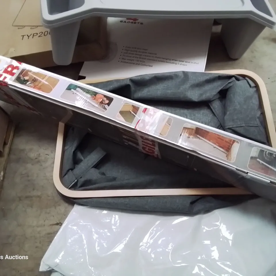 PALLET OF ASSORTED ITEMS INCLUDING SUN SHADE, MESH FOOD COVERS, TOILET SEATS, PLASTIC BED TRAY, COLLAPSIBLE FABRIC BOX, ELECTRIC HEATER, AIR MULTIPLIER TOWER FAN,