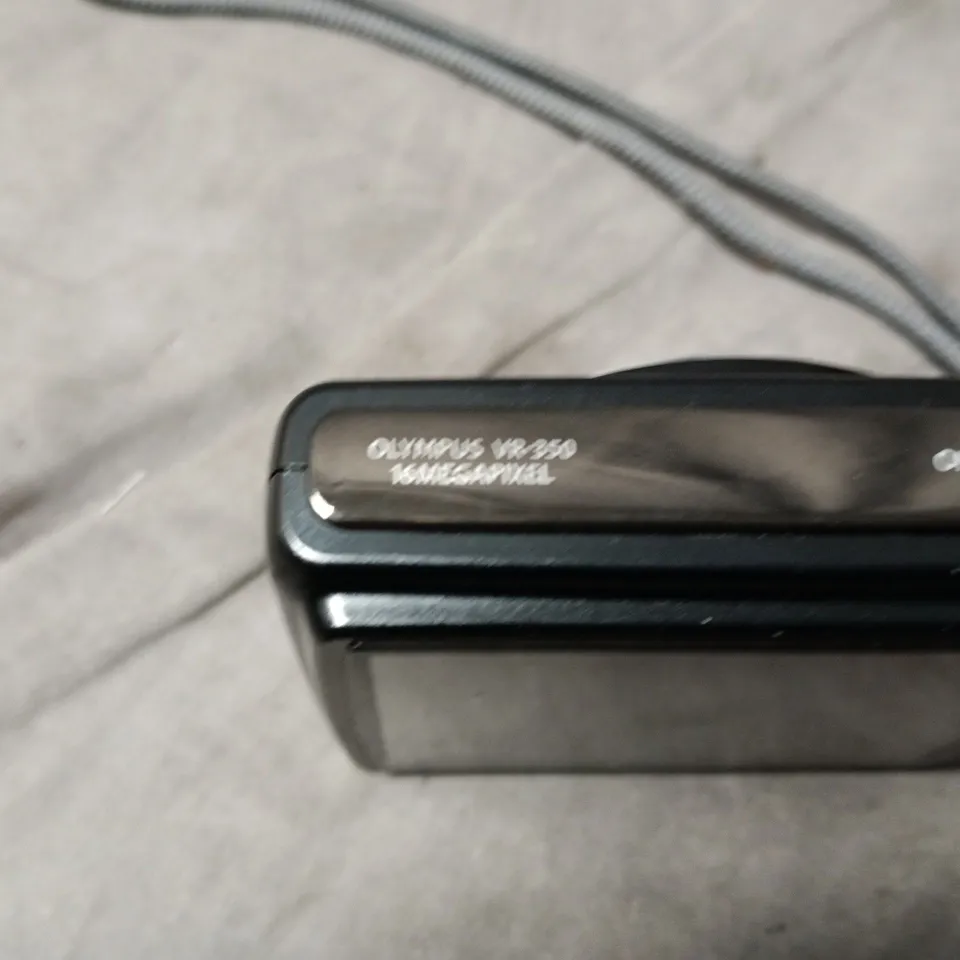 OLYMPUS COMPACT DIGITAL CAMERA WITH 10X WIDE OPTICAL ZOOM (VR-350)