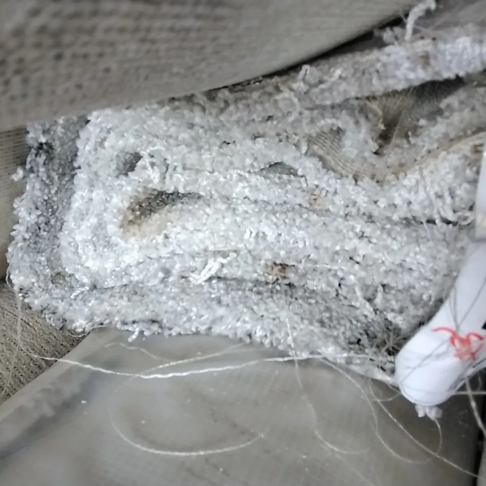 ROLL OF QUALITY SILVER CARPET APPROXIMATELY 5 X 5M