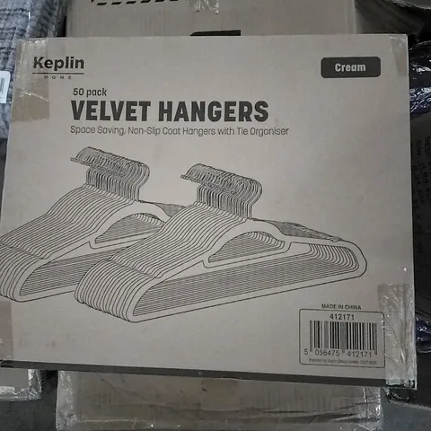 BOXED KEPLIN 50PCK VELVET HANGERS - CREAM