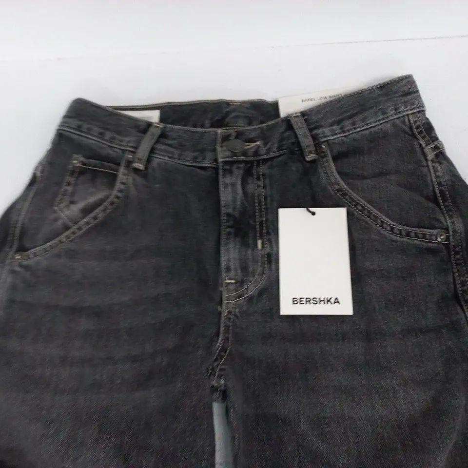 BERSHKA BAREL LOW WAIST JEANS IN BLACK - EUR 34