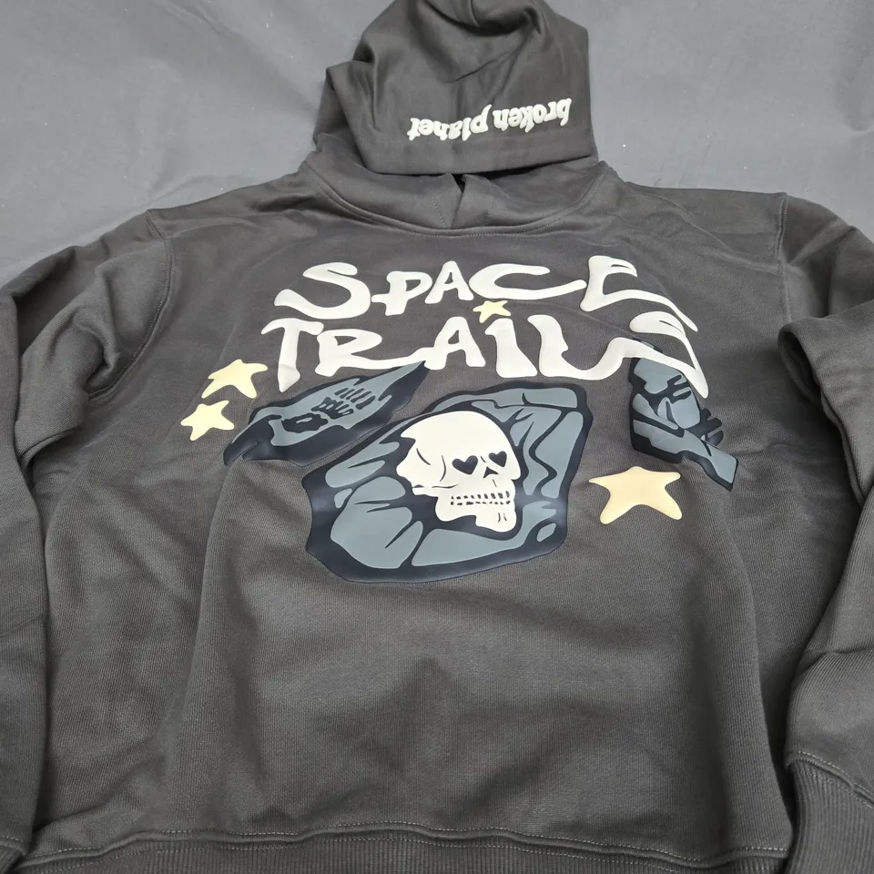 BROKEN PLANET SPACE TRAILS HOODIE IN MEDIUM