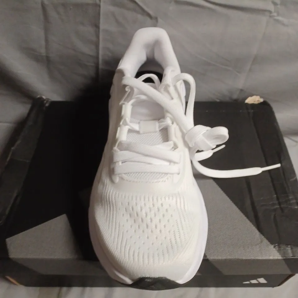 BOXED PAIR OF ADIDAS WHITE CLOUDFOAM RUNNING SHOES – UK SIZE 5