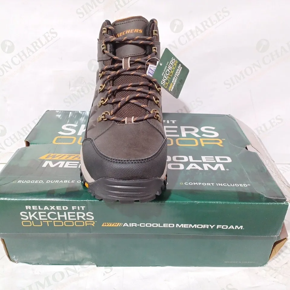 BOXED PAIR OF SKECHERS OUTDOOR RELAXED FIT BOOTS IN BROWN UK SIZE 9