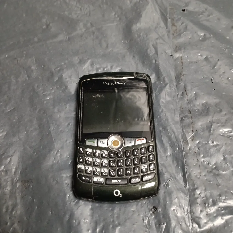 BLACKBERRY SMARTPHONE WITH QWERTY KEYBOARD – O2 BRANDING 