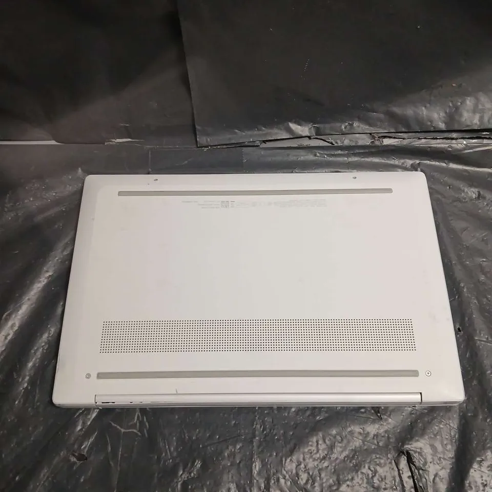HP CHROMEBOOK LAPTOP – SILVER, CHROMEOS