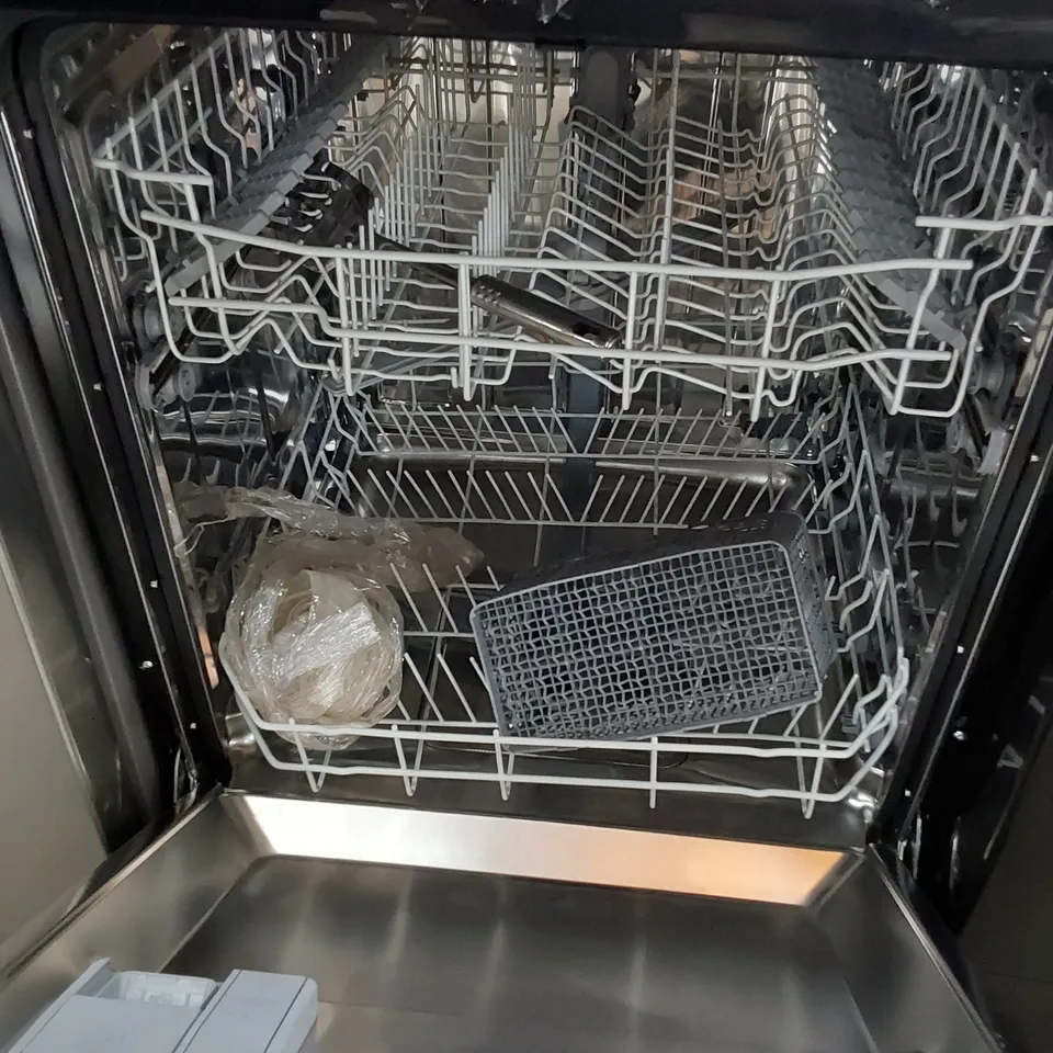 SWAN SDW2025B FULL SIZE UNDER COUNTER DISH WASHER