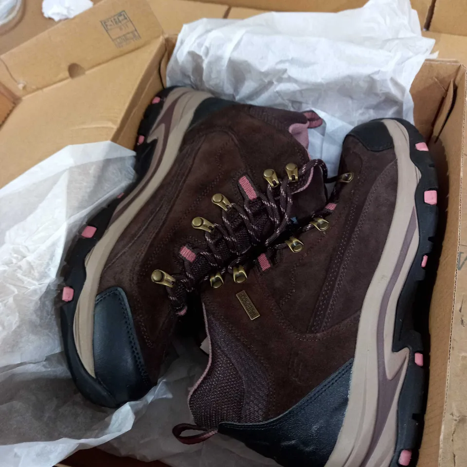 SKECHERS WATERPROOF CHOCOLATE BOOTS - UK SIZE 8