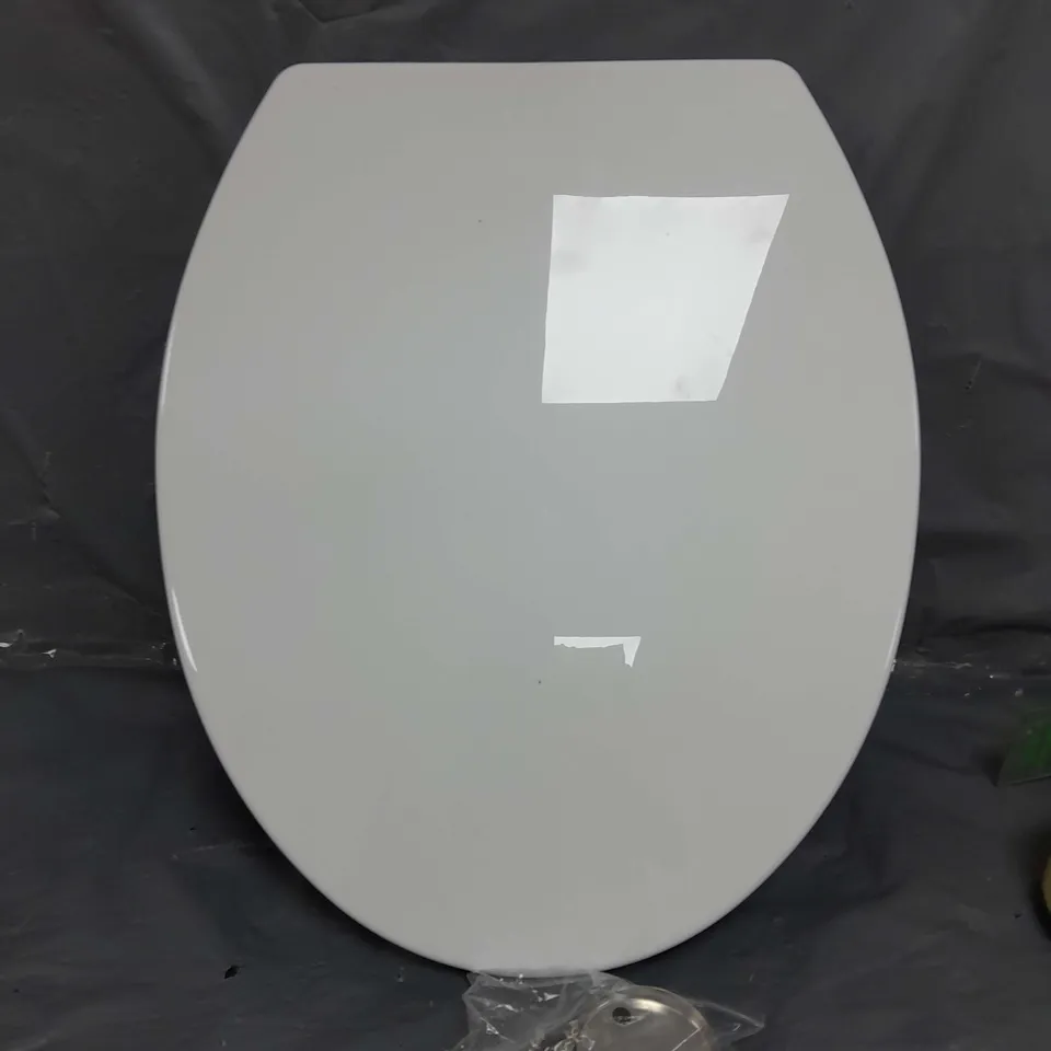 CUQOO HOME SOFT CLOSE TOILET SEAT 