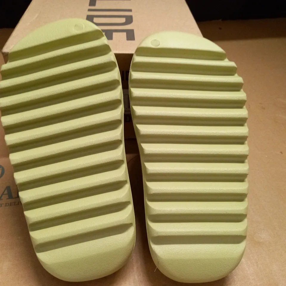 BOXED PAIR OF ADIDAS YEEZY SLIDE SHOES - UK 6
