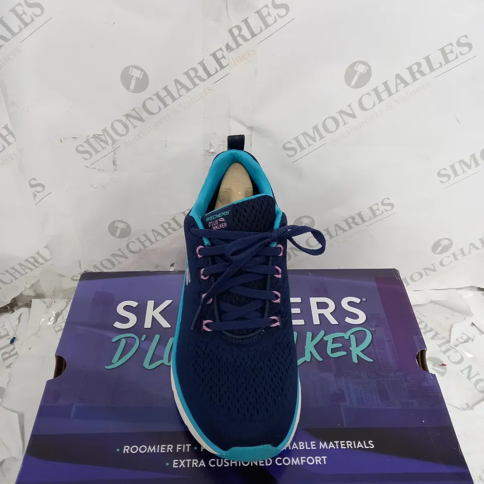 BOXED PAIR OF SKETCHERS WALKER TRAINER SIZE 5.5