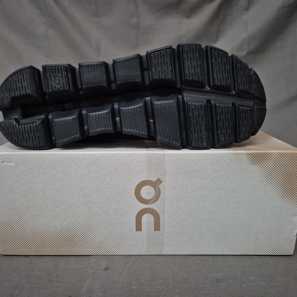 BOXED PAIR OF ON CLOUD 5 WATERPROOF SHOES IN BLACK UK SIZE 9