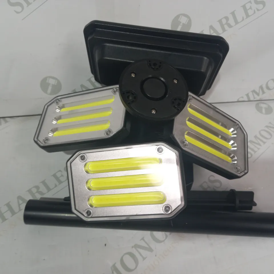 BOXED BELL & HOWELL 300 LUMENS BIONIC FLOODLIGHT