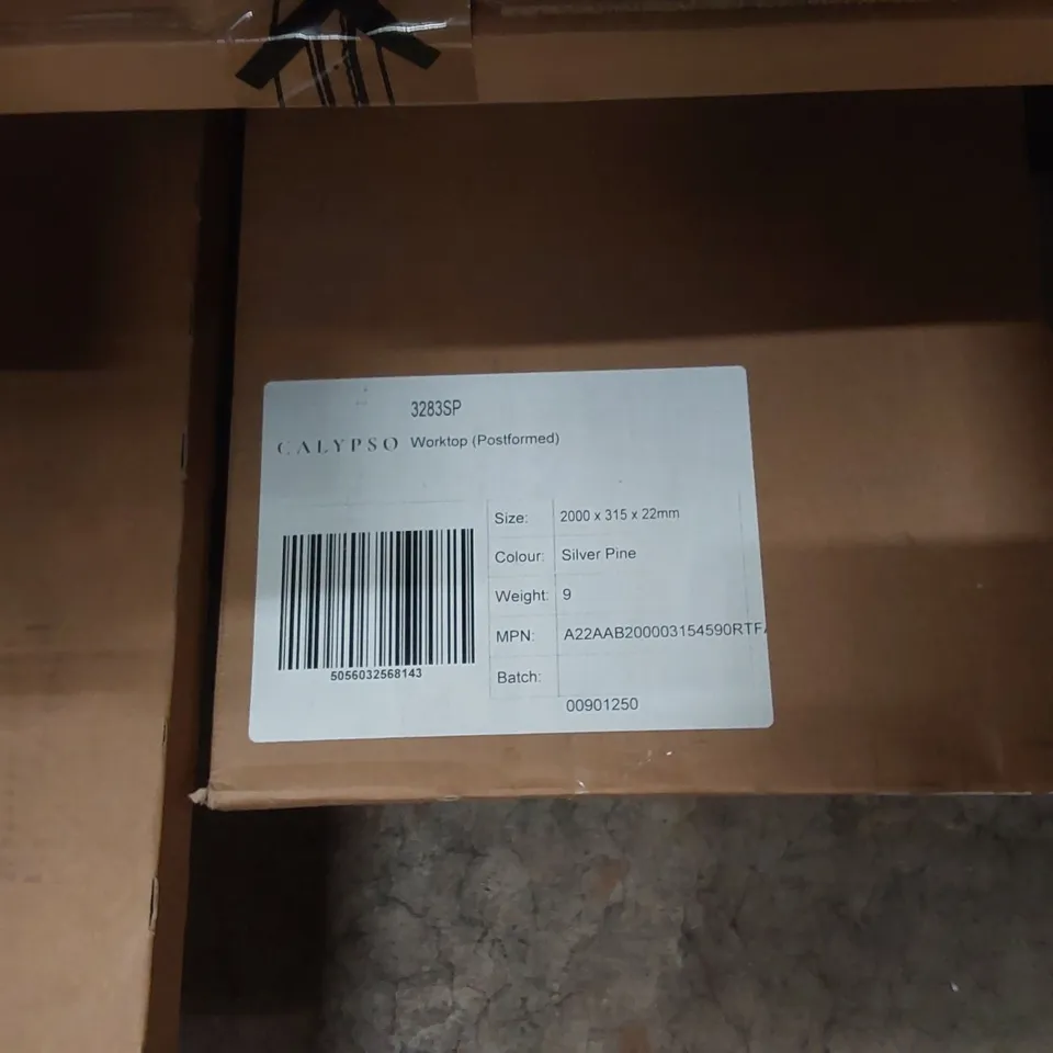 PALLET CONTAINING A LARGE QUANTITY OF BATHROOM PANELS INCLUDING: CALYPSO WORKTOP, PENTLAND CREAM PELMETS ECT
