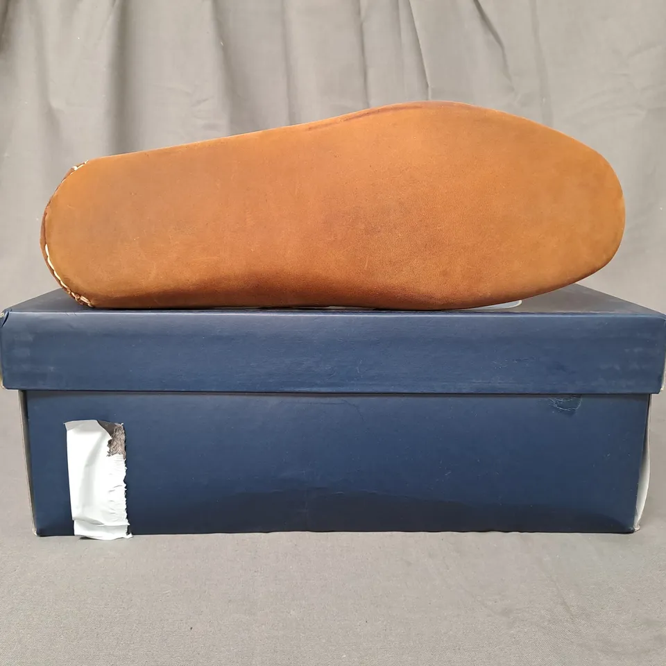 BOXED PAIR OF ORCA BAY NAVAJO SHOES IN SAND EU SIZE 45