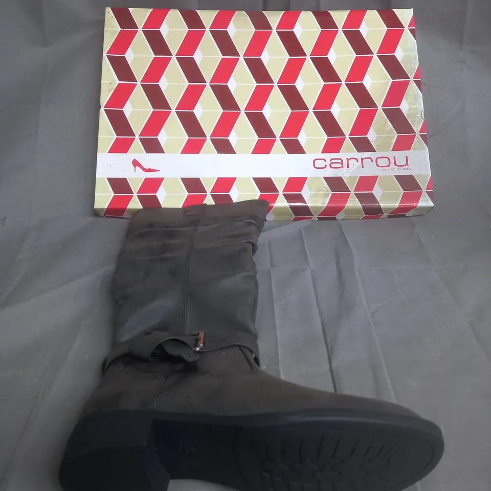 BOXED PAIR OF CARROU KNEE HIGH BLACK HEELED BOOTS SIZE 36