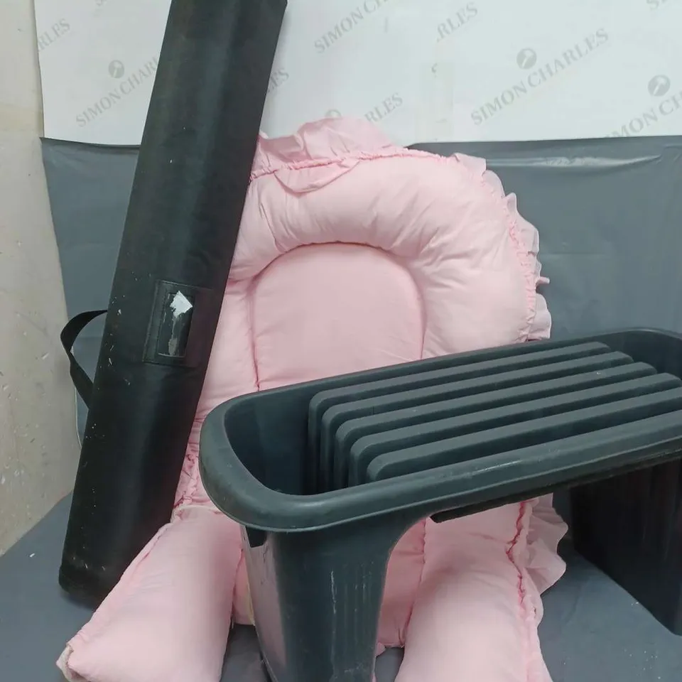 APPROXIMATELY 3 ASSORTED PRODUCTS TO INCLUDE BABY NEST POD, GARDEN KNEELER