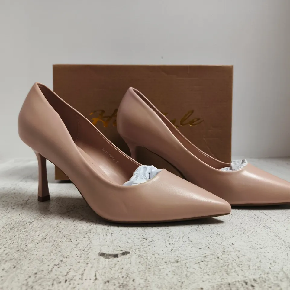 BOXED PAIR OF HERSTYLE MARNEENA 3" STILETTO HEELS IN BEIGE SIZE 8