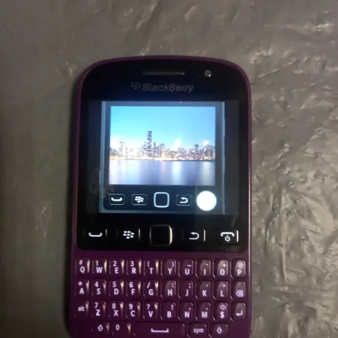 BLACKBERRY 9720 1GB MOBILE PHONE