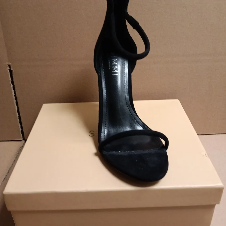 BOXED PAIR OF SIMMI LONDON AMARI BLACK SUEDE HIGH HEELS – UK 5