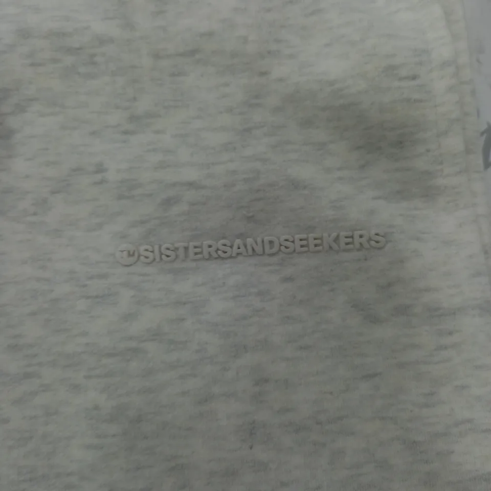 SISTERS AND SEEKERS - SERIES SWEATPANTS IN DOUGH - MEDIUM 