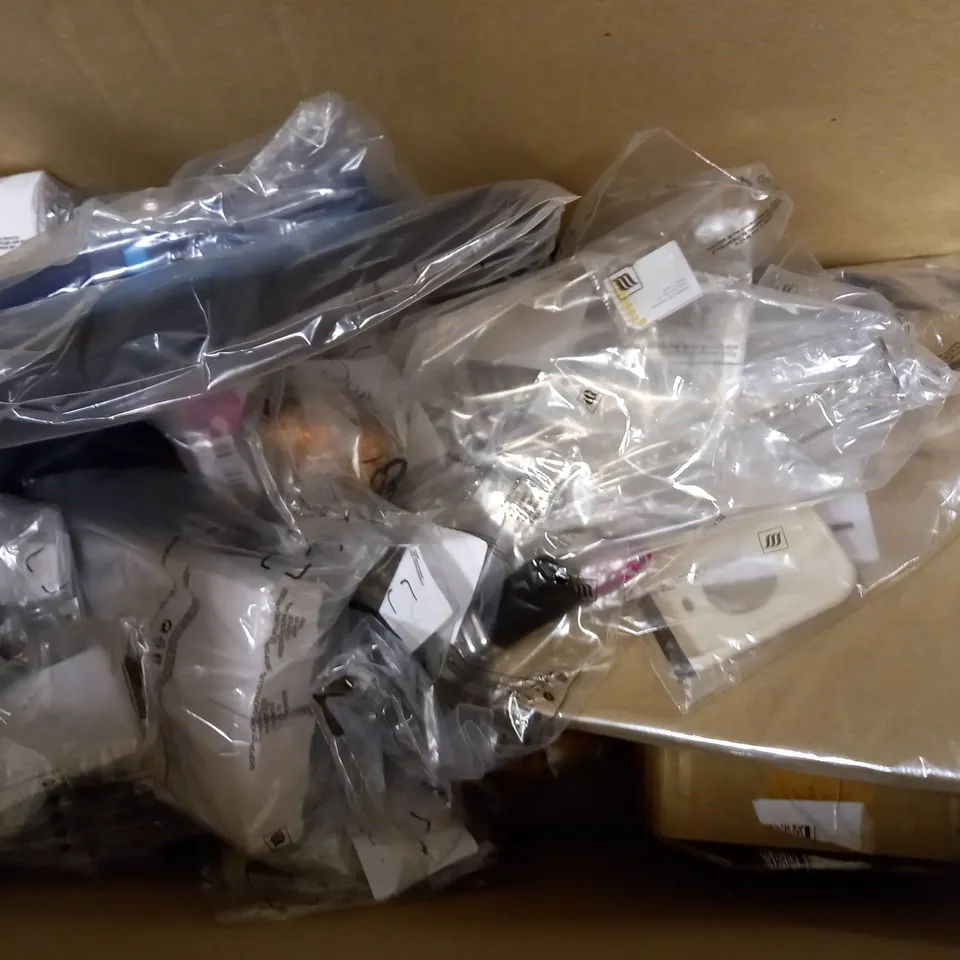 LOT OF APPROXIMATELY 30 ASSORTED HOUSEHOLD ITEMS, TO INCLUDE KID'S CAMERA, IPAD CASE, USB-C CABLE, ETC