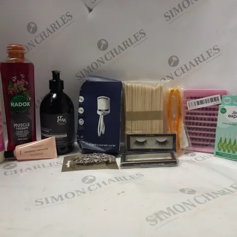 LOT OF HOUSEHOLD ITEMS TO INCLUDE DENMAN BRUSHES , ETC