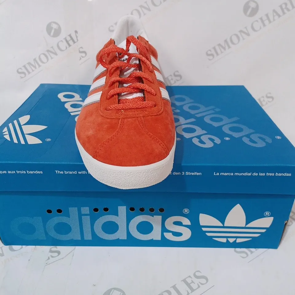 BOXED PAIR OF ADIDAS GAZELLE 85 SHOES IN RED/WHITE UK SIZE 9