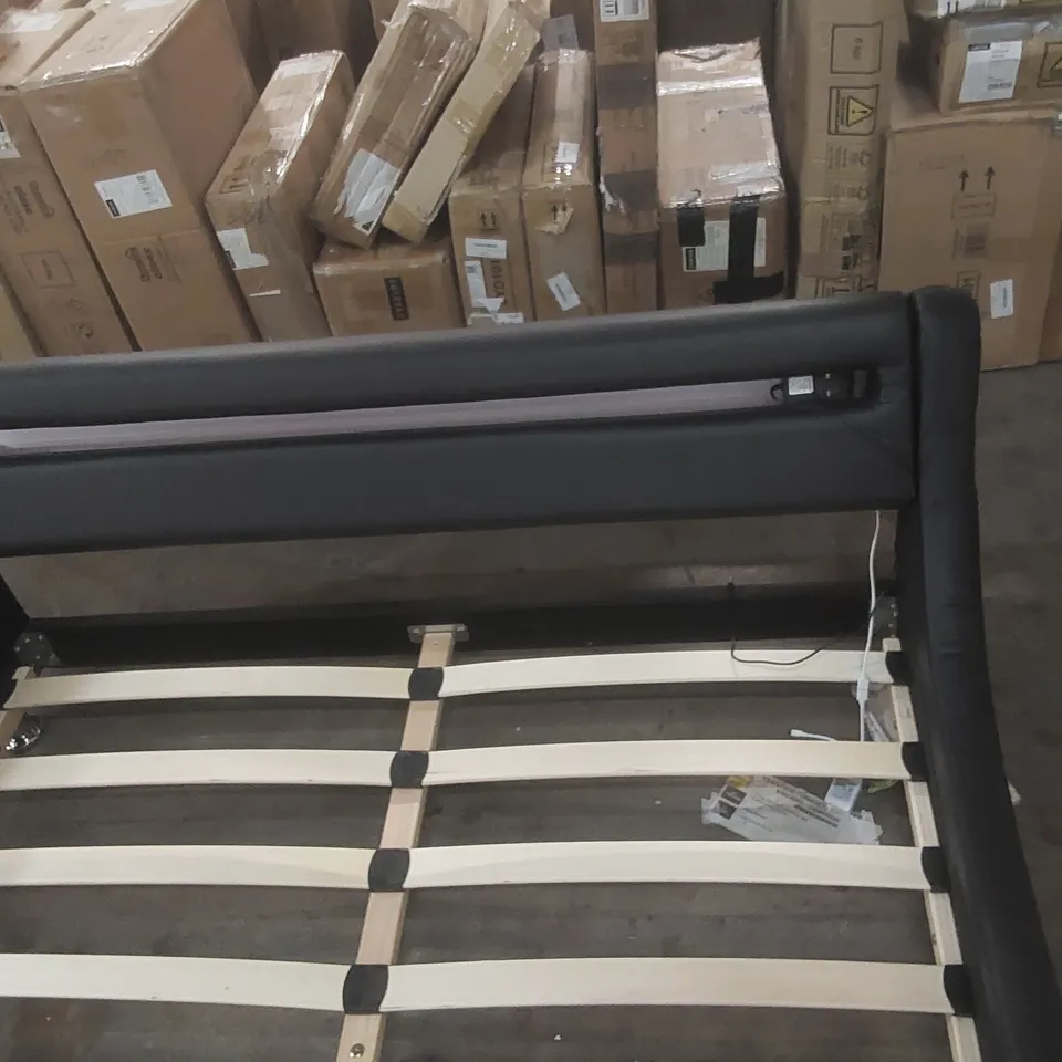 LOLLAR UPHOLSTERED BED FRAME SIZE: DOUBLE (4'6) COLOUR: BLACK