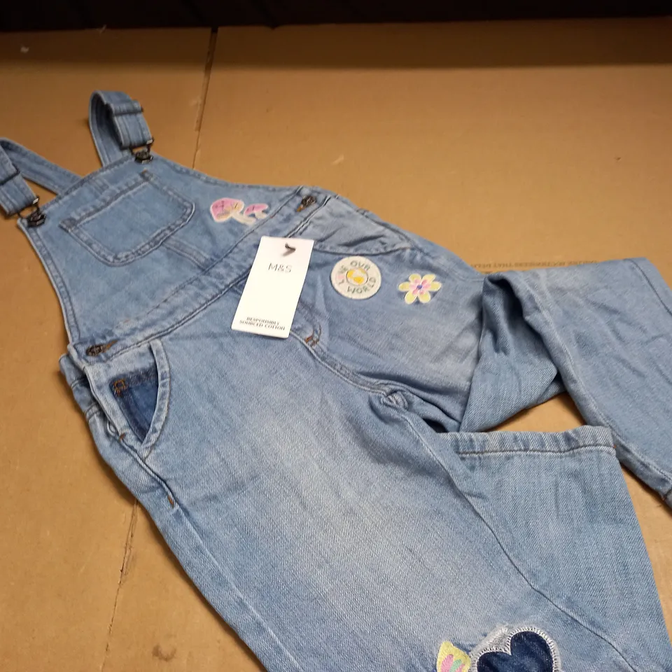 M&S KIDS DENIM DUNGAREES - 5-6 YEARS