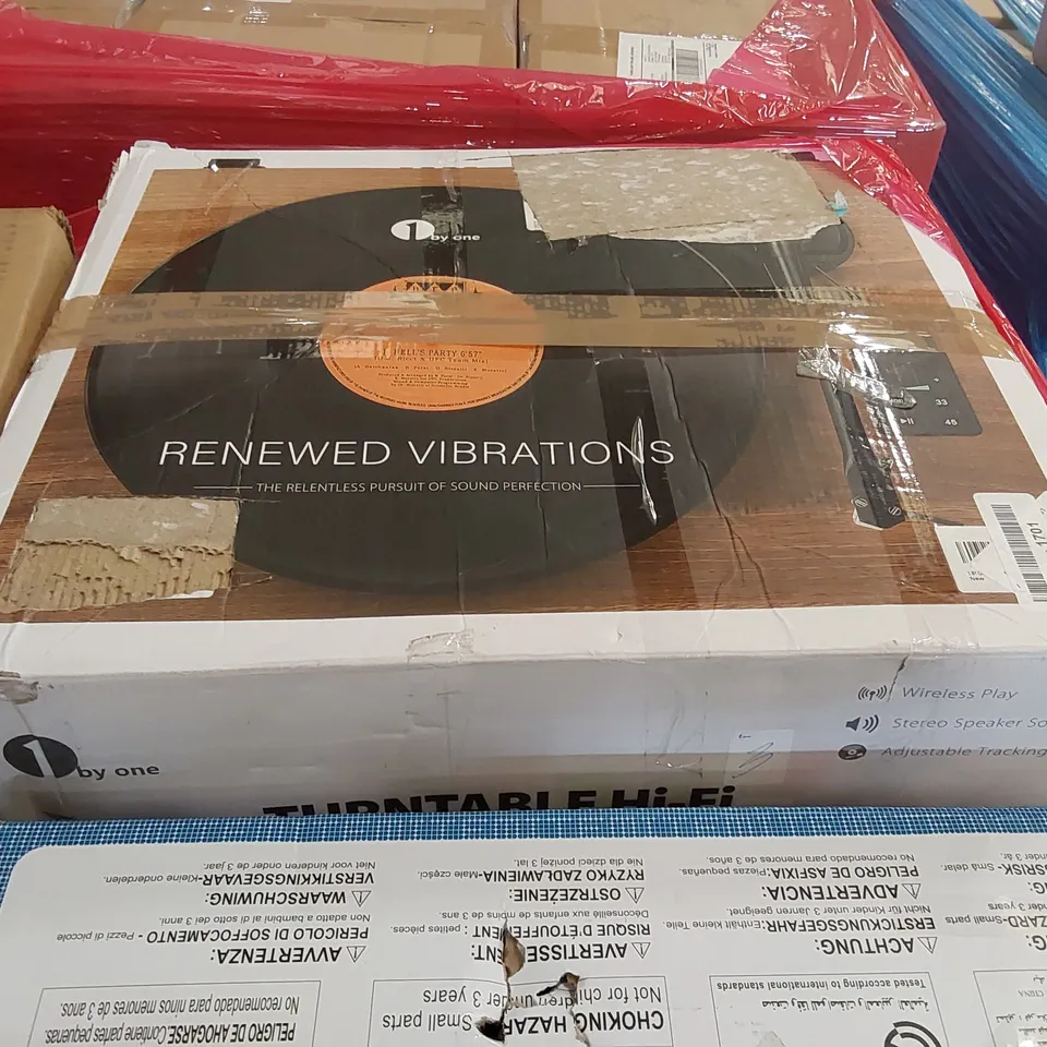 PALLET OF ASSORTED CONSUMER PRODUCTS TO INCLUDE: STEAM CLEANER, RECORD PLAYER, KID'S PLAYSET, WOODEN KITCHEN PLAYSET ECT