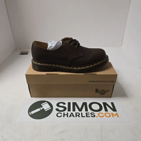 BOXED PAIR OF DR MARTENS CORE SHOES IN DARK BROWN - UK 9