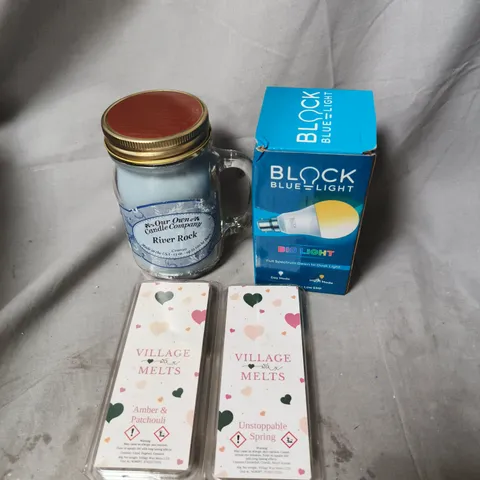 TOTE OF APPROXIMATELY 20 ASSORTED BULBS, SCENTED CANDLES AND WAX MELTS