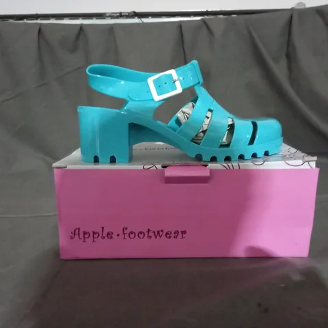 APPROXIMATELY 11 BOXED PAIRS OF APPLE FOOTWEAR SANDALS IN BLUE IN VARIOUS SIZES TO INCLUDE SIZE 38EU